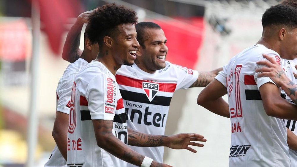 Goleada do São Paulo confirma ideia de Dani Alves sobre Diniz. EFE
