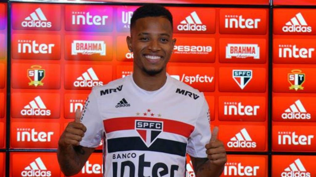 Botafogo corre contra o tempo para fechar a contratação de Tchê-Tchê