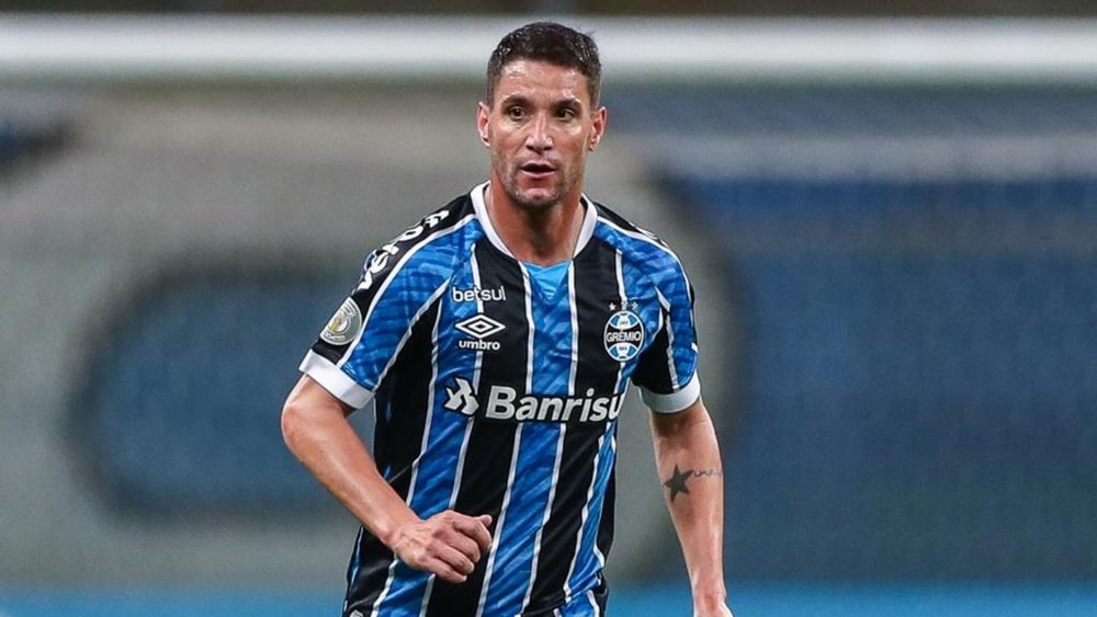 Sem clube, Thiago Neves ironiza derrota do Grêmio: continuo sendo culpado?