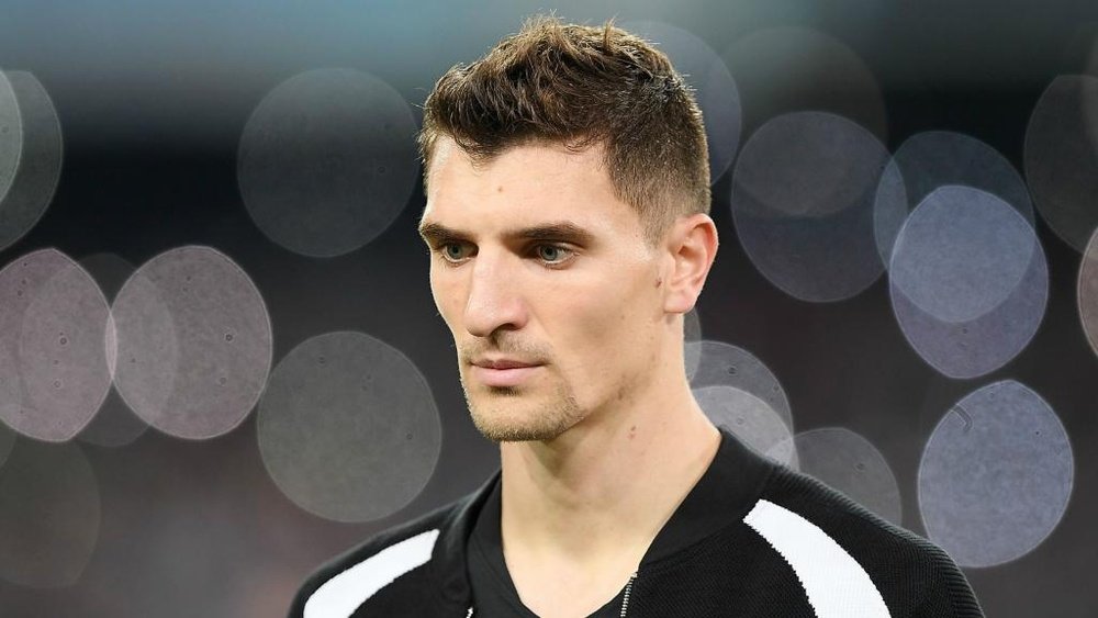 Meunier doesn't want to leave PSG this summer. GOAL