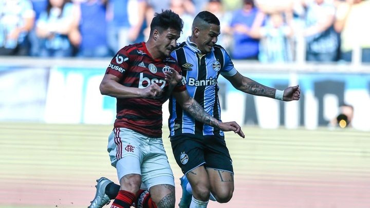 Campeão brasileiro sem jogar: o flamenguista vai dar bola para Palmeiras e Grêmio?