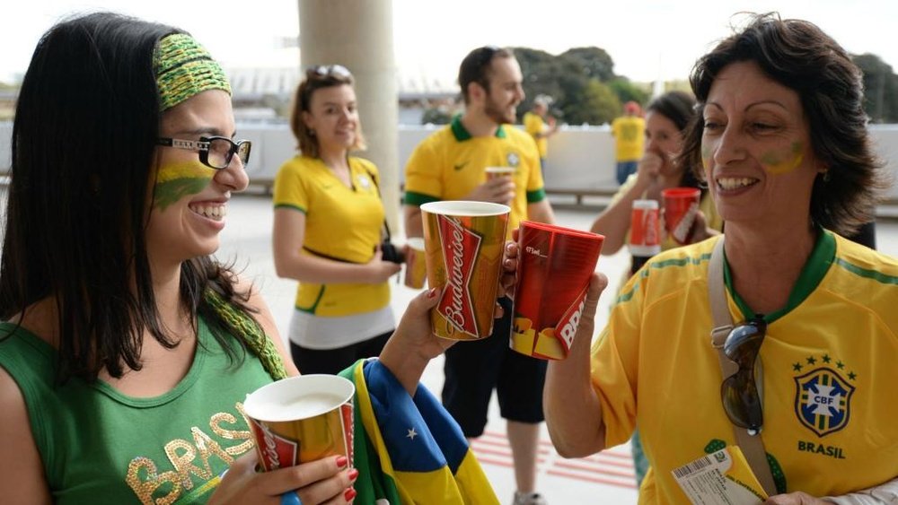 Cerveja nos estádios: o histórico da polêmica. Goal
