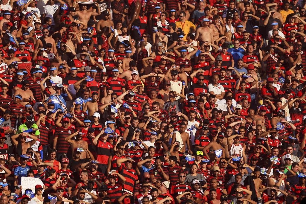Torcedores que compraram pacote de jogos do Fla acionam a justiça