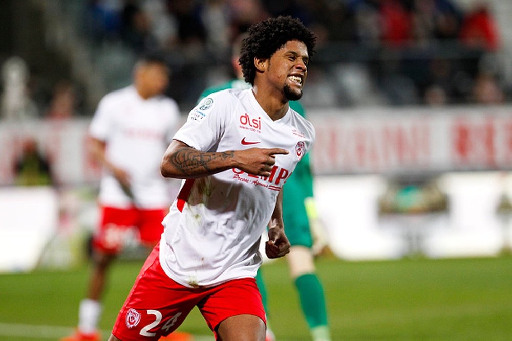 Ça s'agite autour de Vagner Dias. Goal