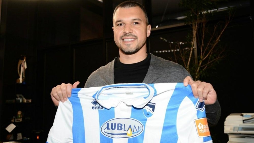 Former Juve & Man City forward Bojinov sent off before debut. AFP