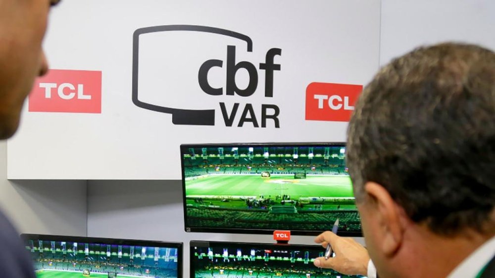 VAR árbitro vídeo CBF Brasil