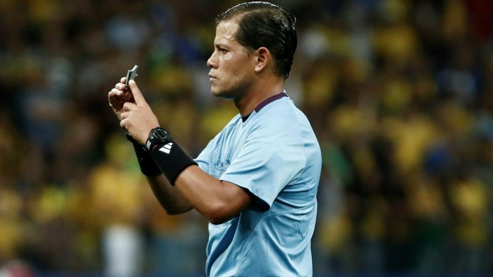 Sucessos e polêmicas de Víctor Carrillo, o árbitro de River Plate x Grêmio