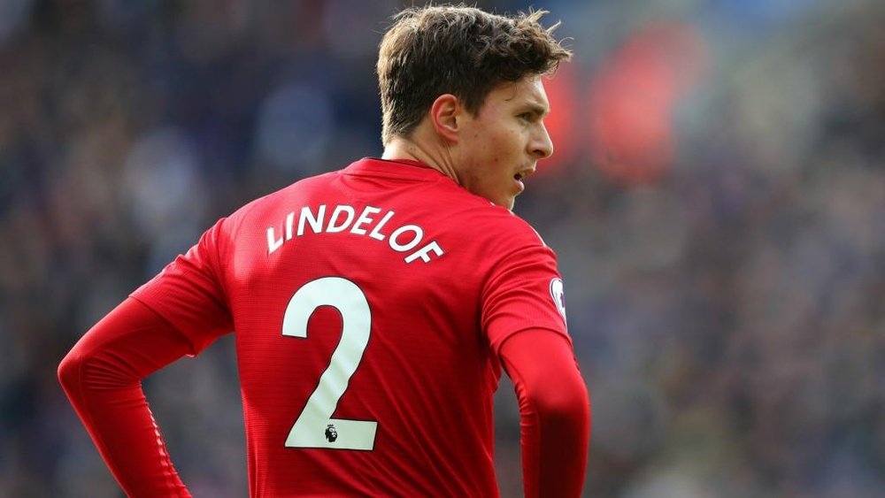 Lindelof signs new United deal. GOAL