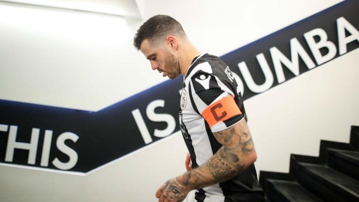 Injured PAOK captain comes off bench to celebrate club's first title in 34 years