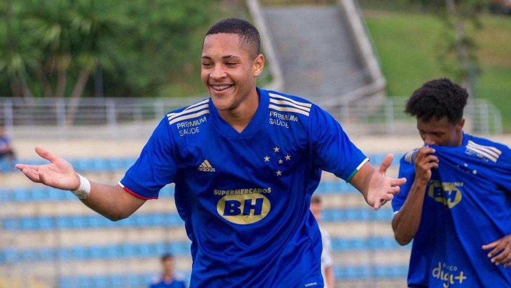 Quem é Vitor Roque, joia do Cruzeiro com multa bilionária. AFP