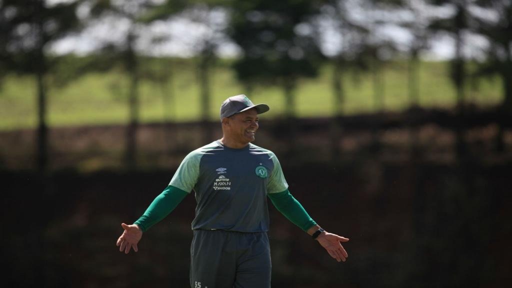 Preparador de goleiros da Chape fala sobre trabalho com Jandrei