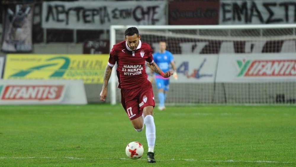Wallace segue neste capítulo de sucesso na Grécia. GOAL
