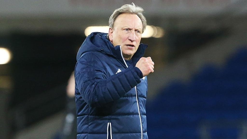 Cardiff closed the gap on Wolves with victory over Barnsley. GOAL