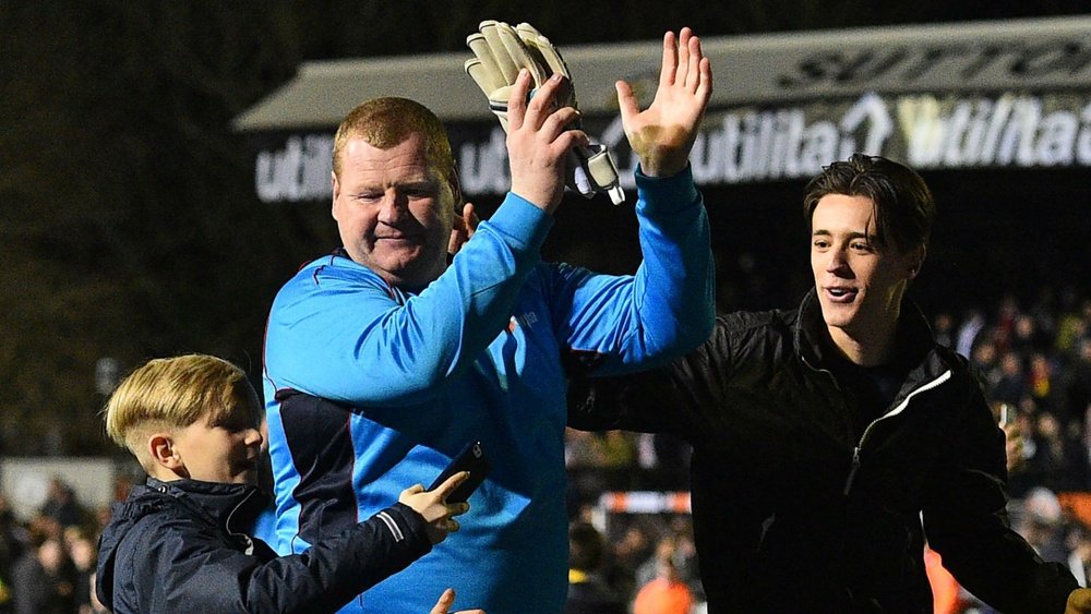 Wayne Shaw clapping his hands. Goal
