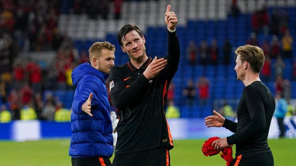 Wout Weghorst was kept on taking a blow to the head and then scored. GOAL