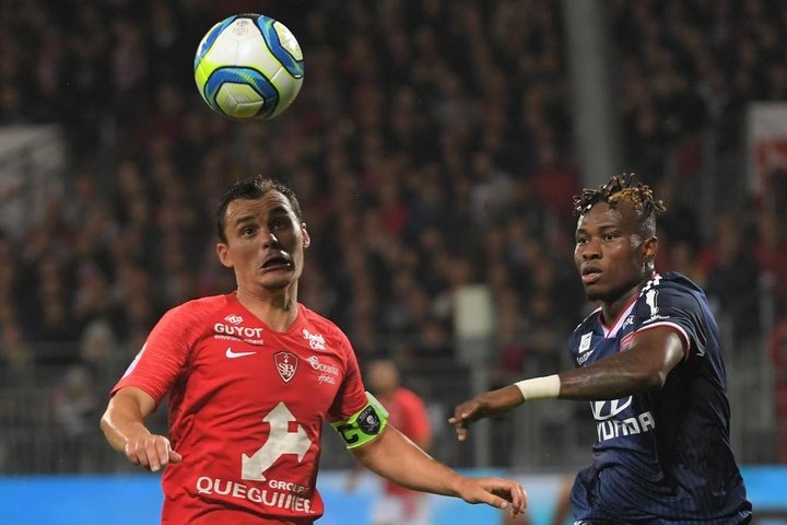 Sylvinho annonce l'absence de Youssouf Koné contre Nantes