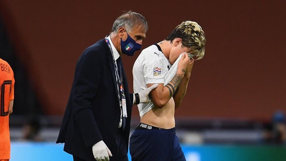 Roma midfielder Zaniolo tears ACL