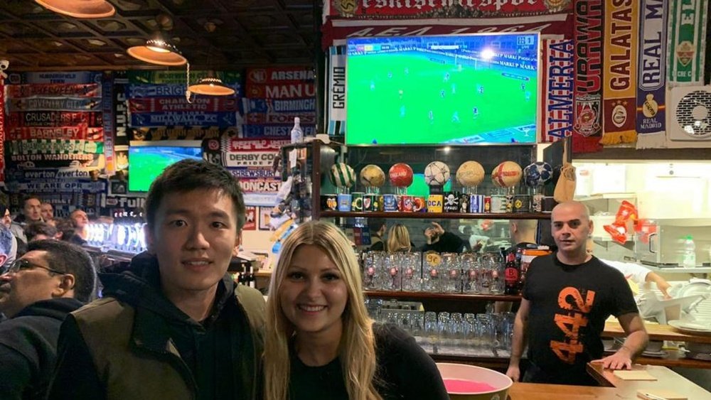 Zhang segue l'Inter in un pub di Milano. Goal